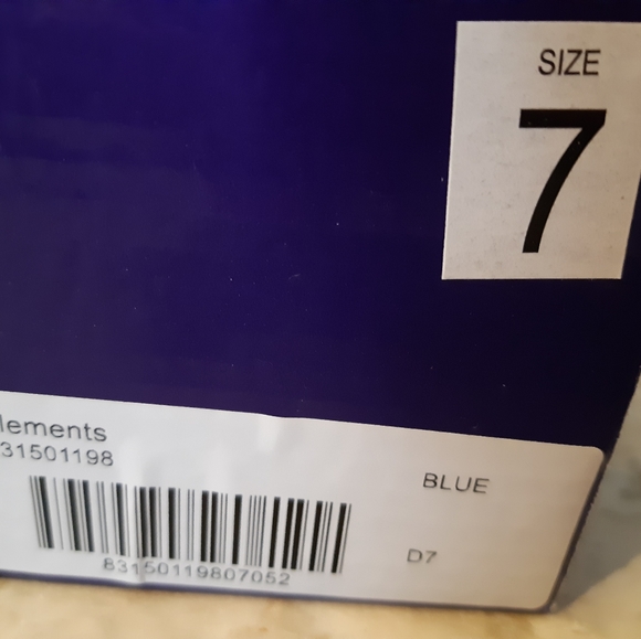 Nwt 7T sandals - Picture 3 of 4